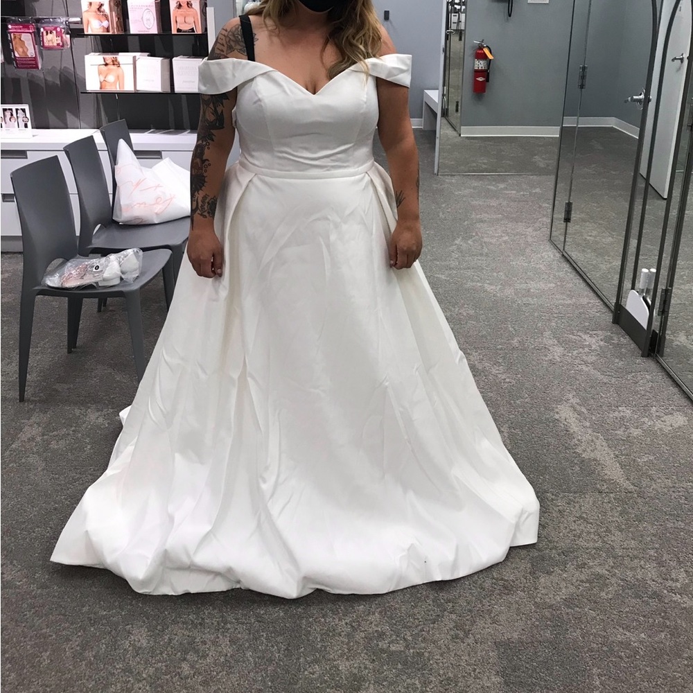 Plus size wedding dress